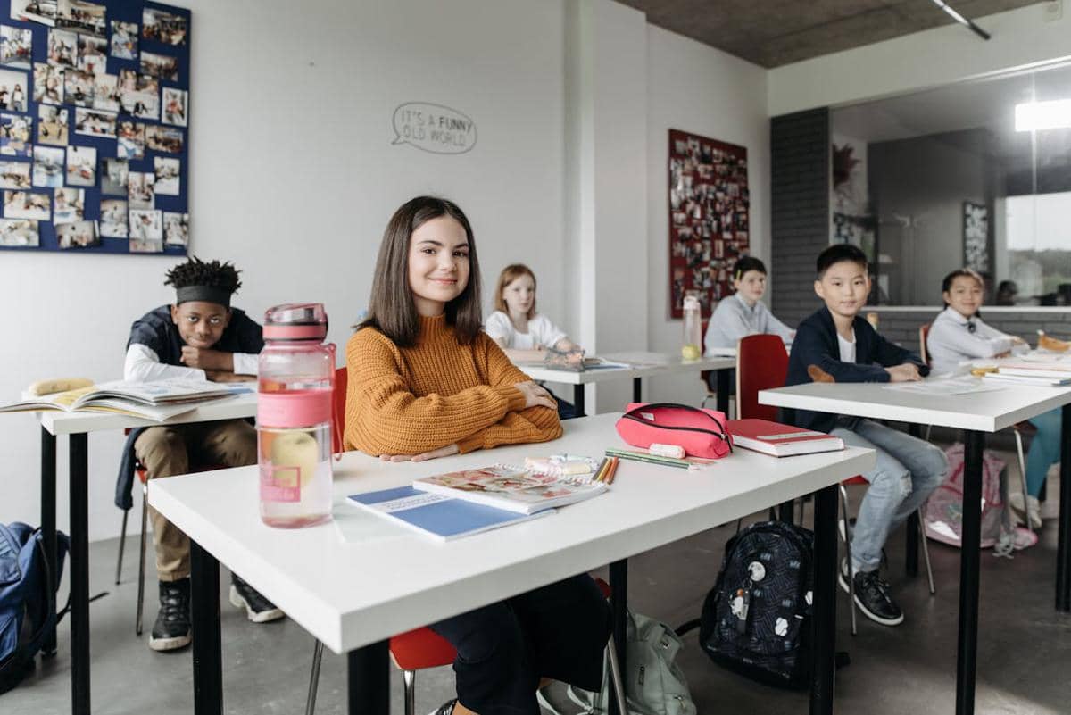 ilustrasi anak sekolah