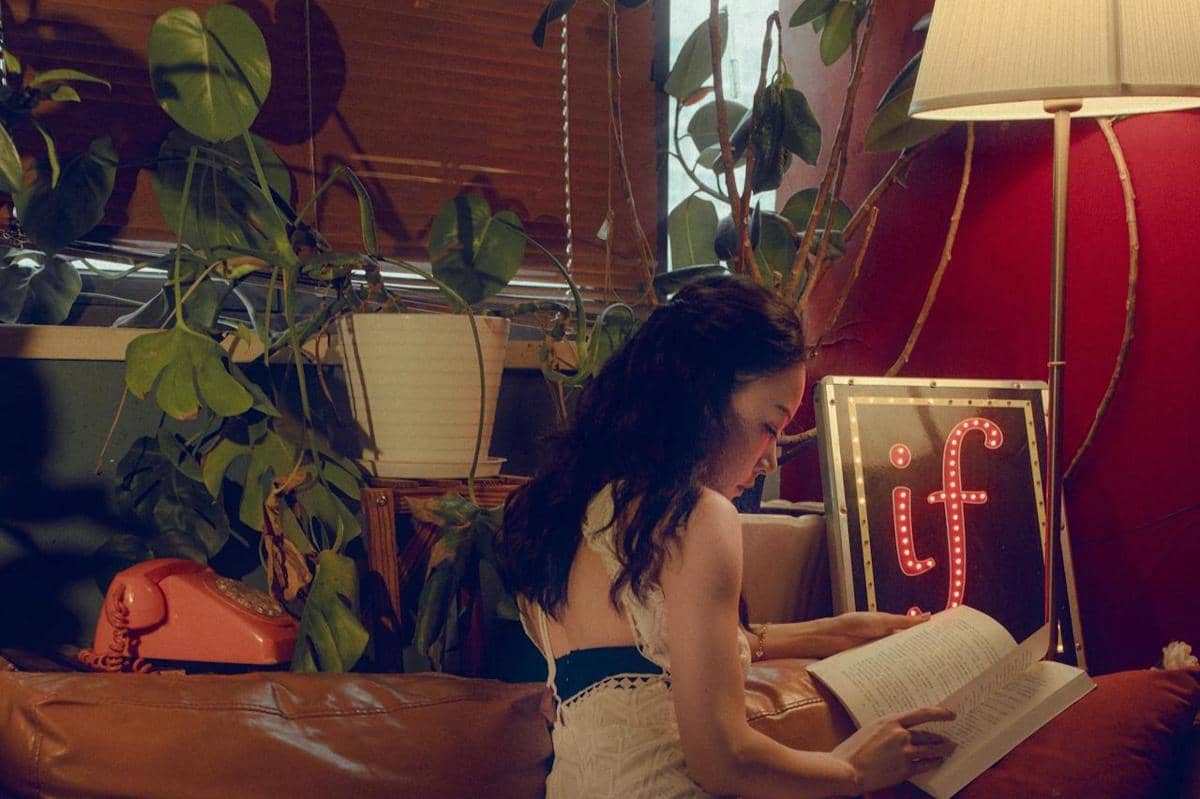 ilustrasi memberikan sentuhan personal pada dekorasi reading corner