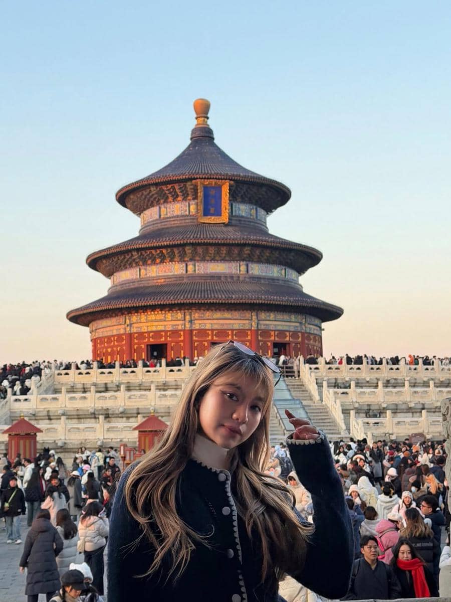 Ghea Indrawari mengunjungi tempat populer di Beijing.