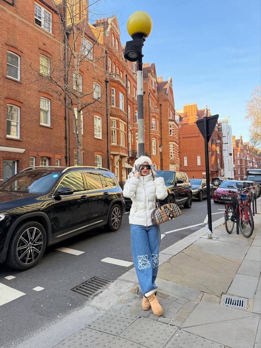 Ghea Youbi nonton Chelsea di Stadion Stamford Bridge.