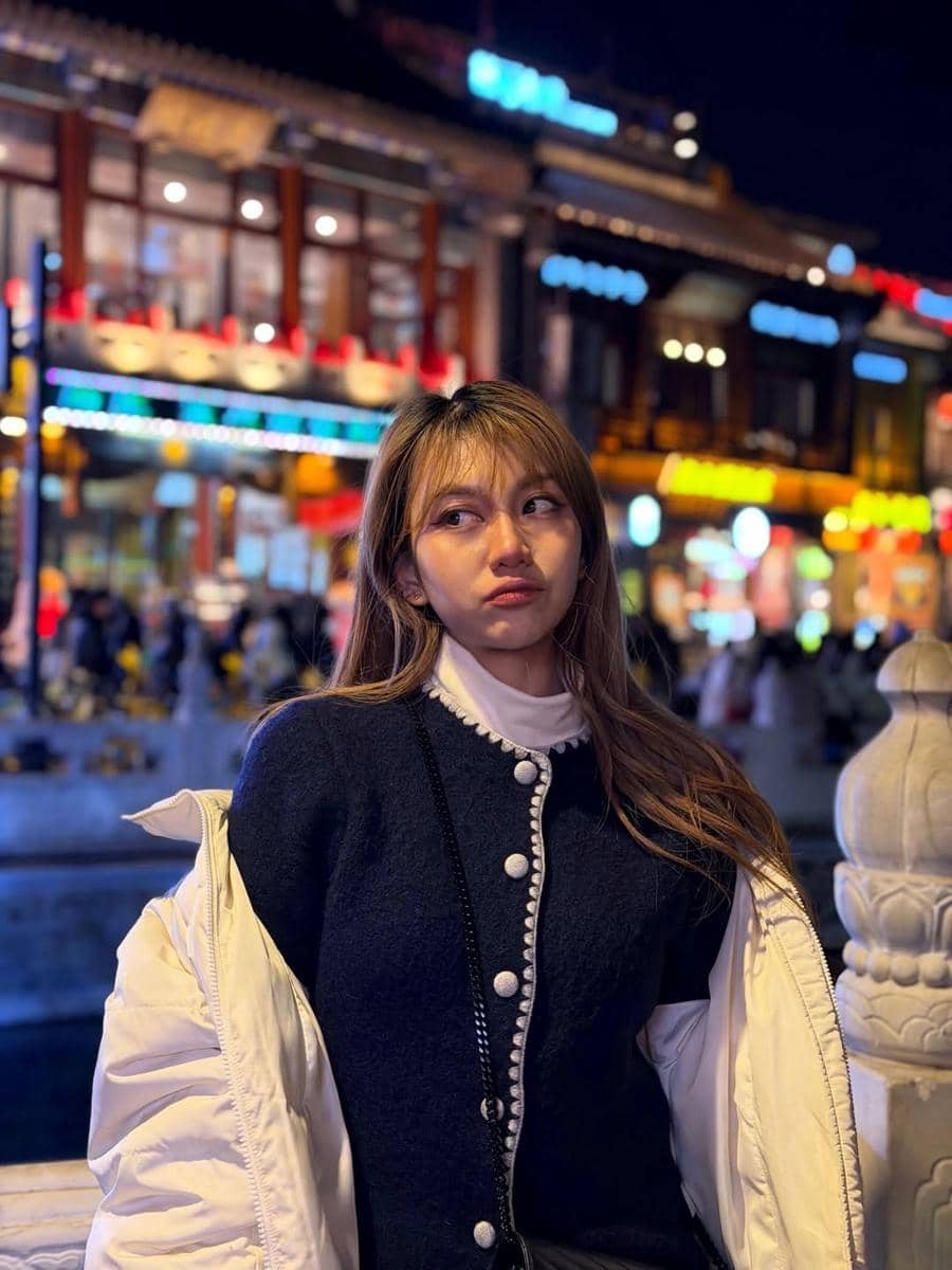 Ghea Indrawari mengunjungi tempat populer di Beijing.