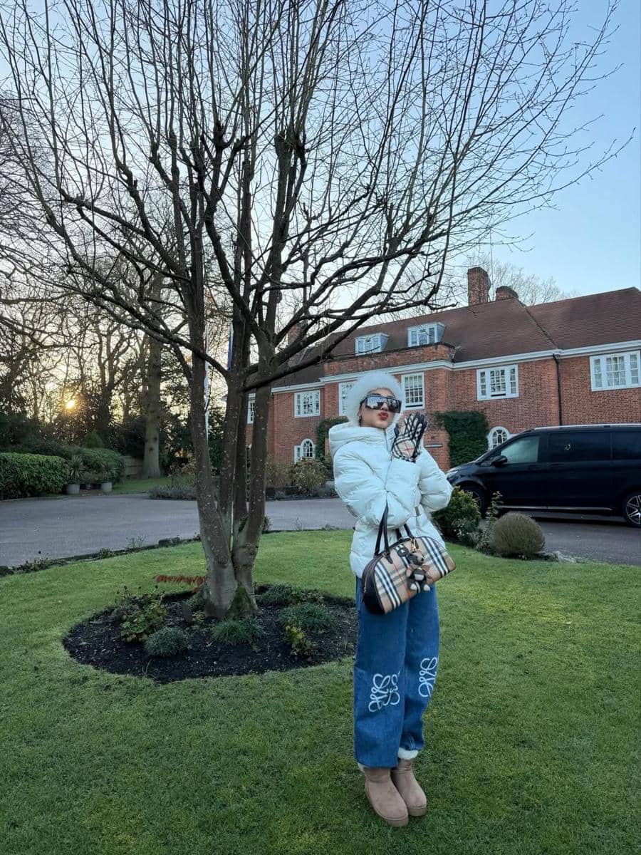 Ghea Youbi nonton Chelsea di Stadion Stamford Bridge.