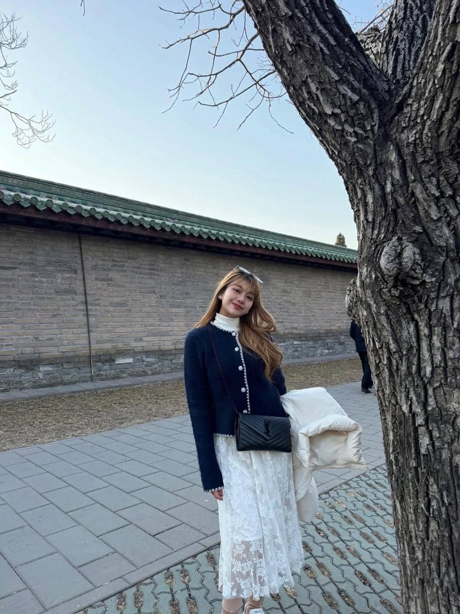 Ghea Indrawari mengunjungi tempat populer di Beijing.