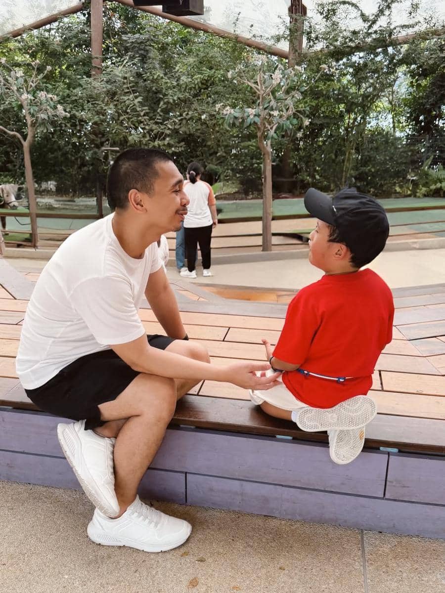 Keluarga Anissa Aziza ke Singapore Zoo.