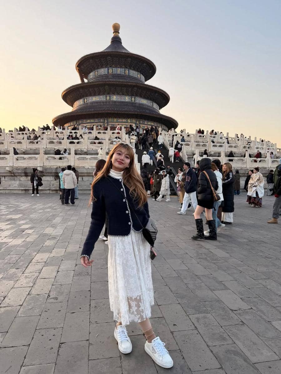 Ghea Indrawari mengunjungi tempat populer di Beijing.