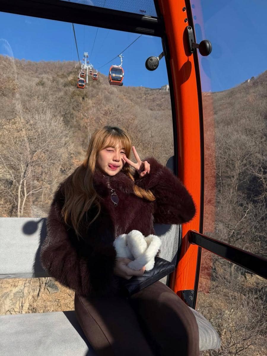 Ghea Indrawari mengunjungi tempat populer di Beijing.