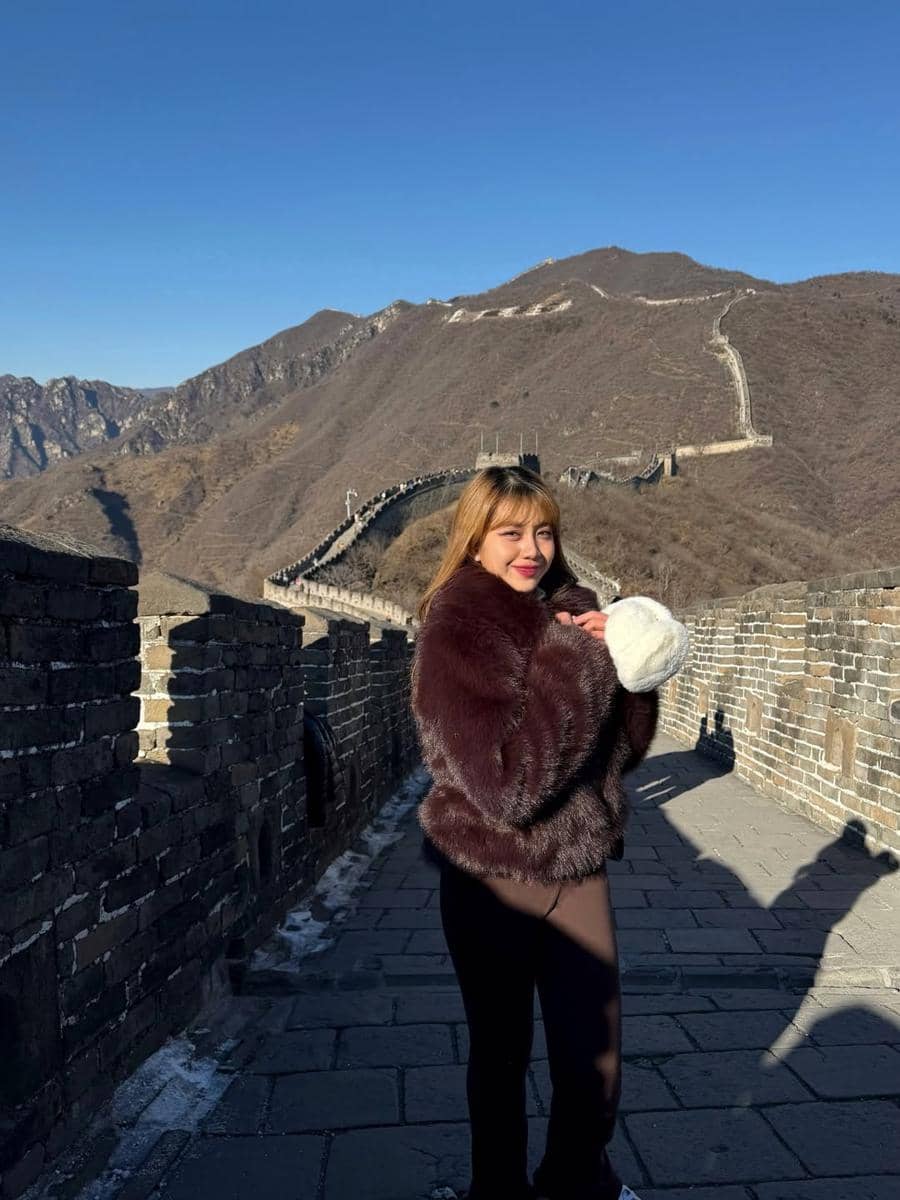 Ghea Indrawari mengunjungi tempat populer di Beijing.