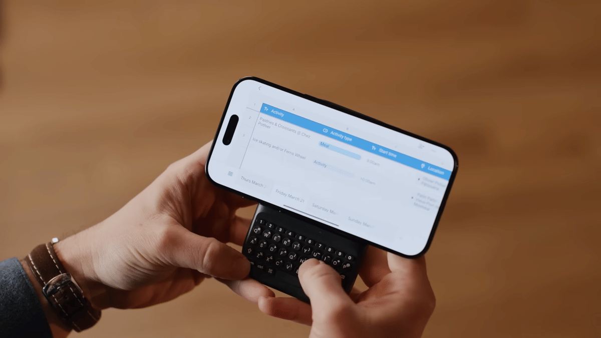 ilustrasi menggunakan clicks Power Keyboard