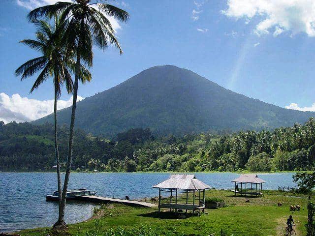 Potret Danau Ranau, Sumatera Selatan