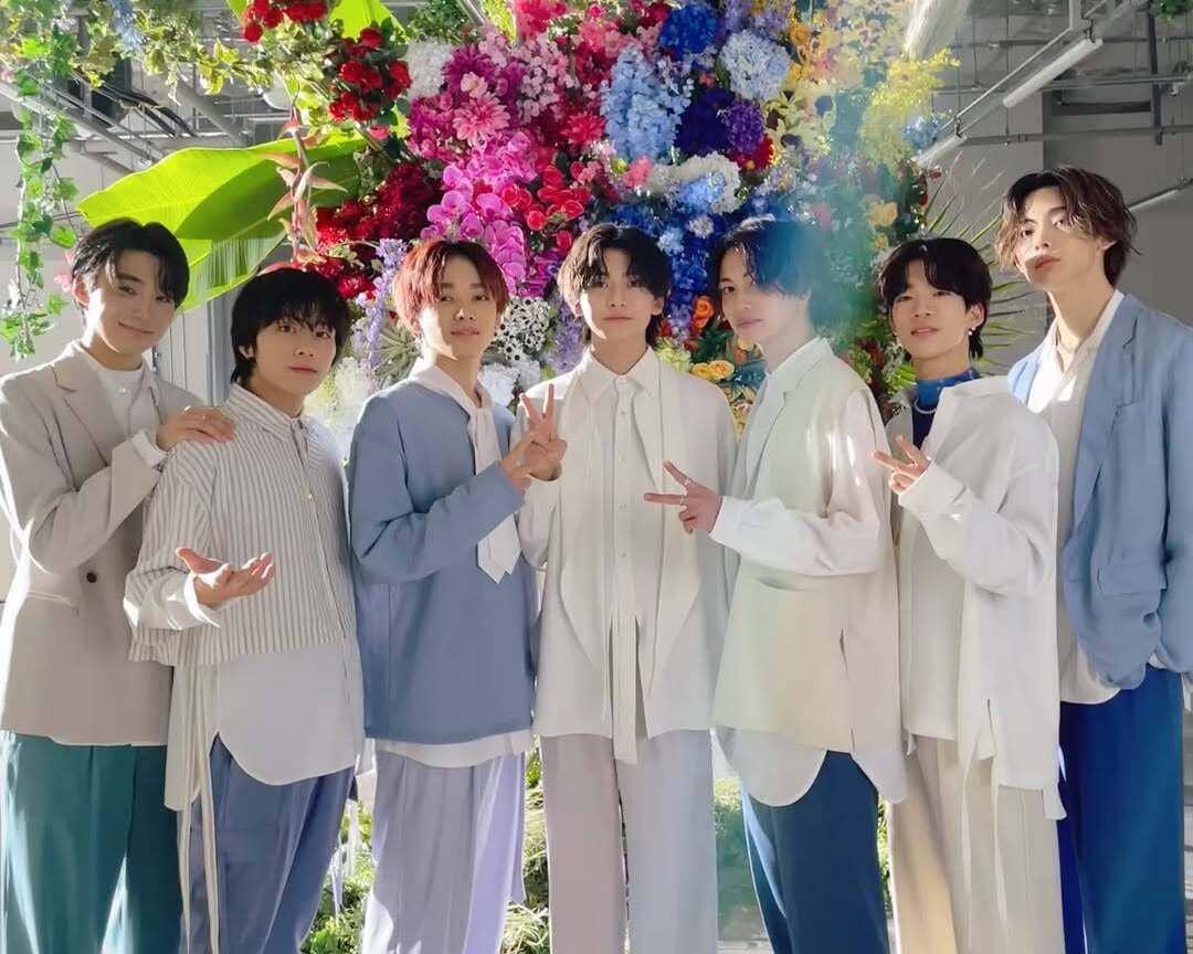 8LOOM bikin baper saat melantunkan lagu 'Kimi no Hana ni Naru'