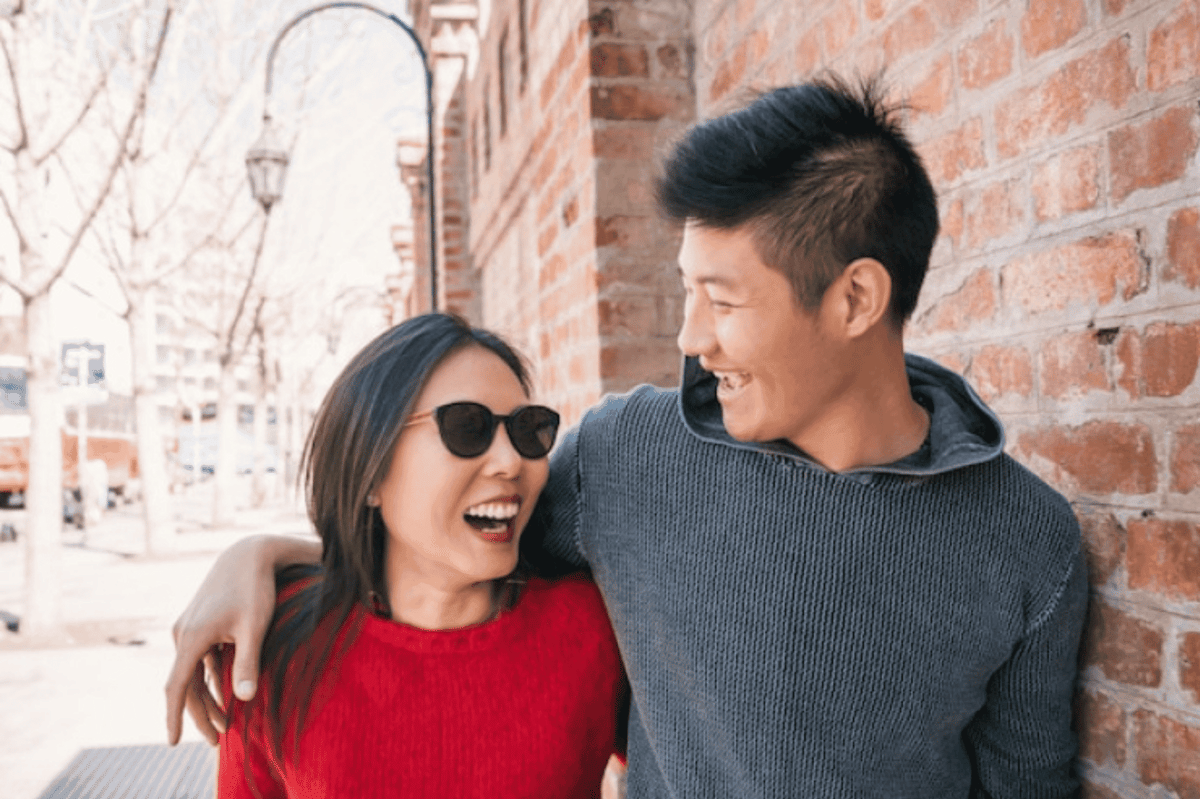 ilustrasi pasangan humoris