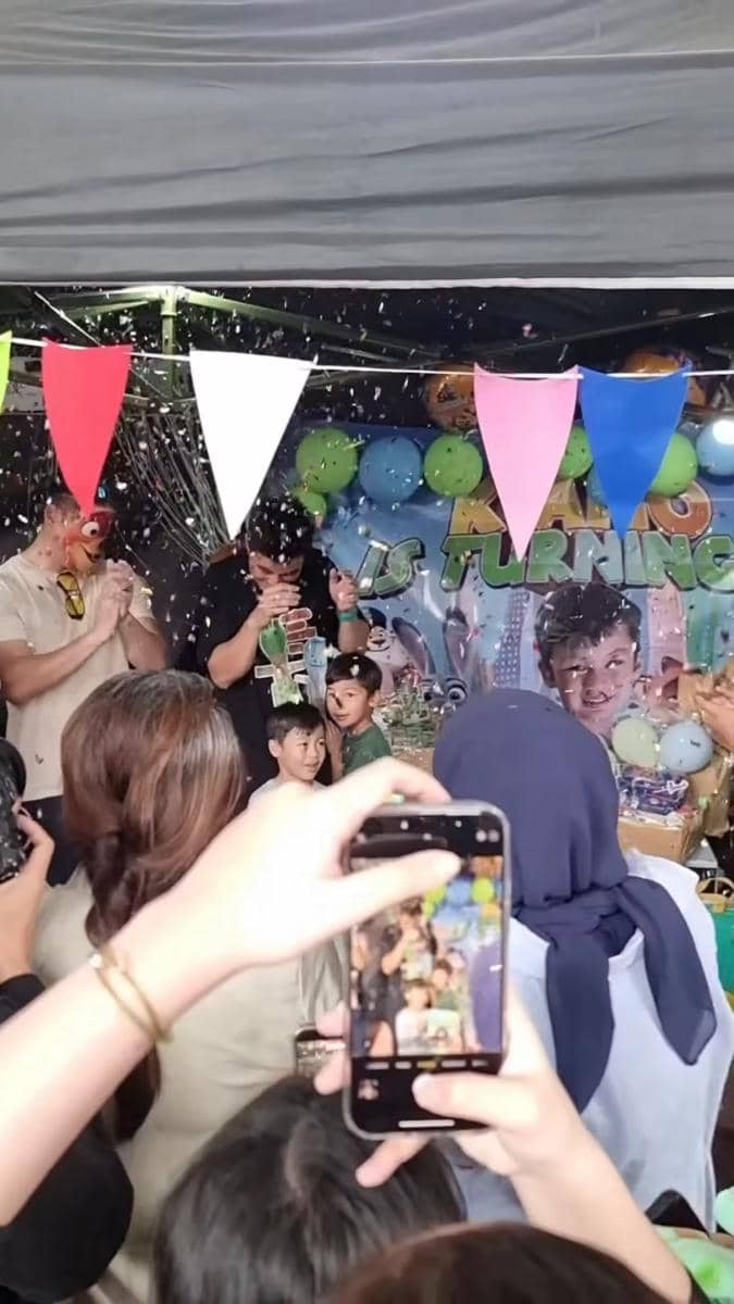 Potret Baim Wong rayakan ulang tahun Kiano di lokasi syuting