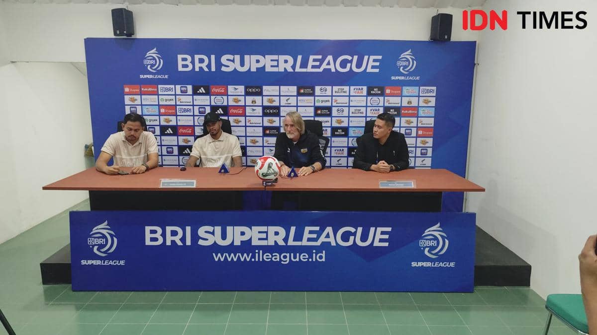 Konferensi pers Pelatih Dewa United, Jan Olde Riekerink dan Alex Martins.