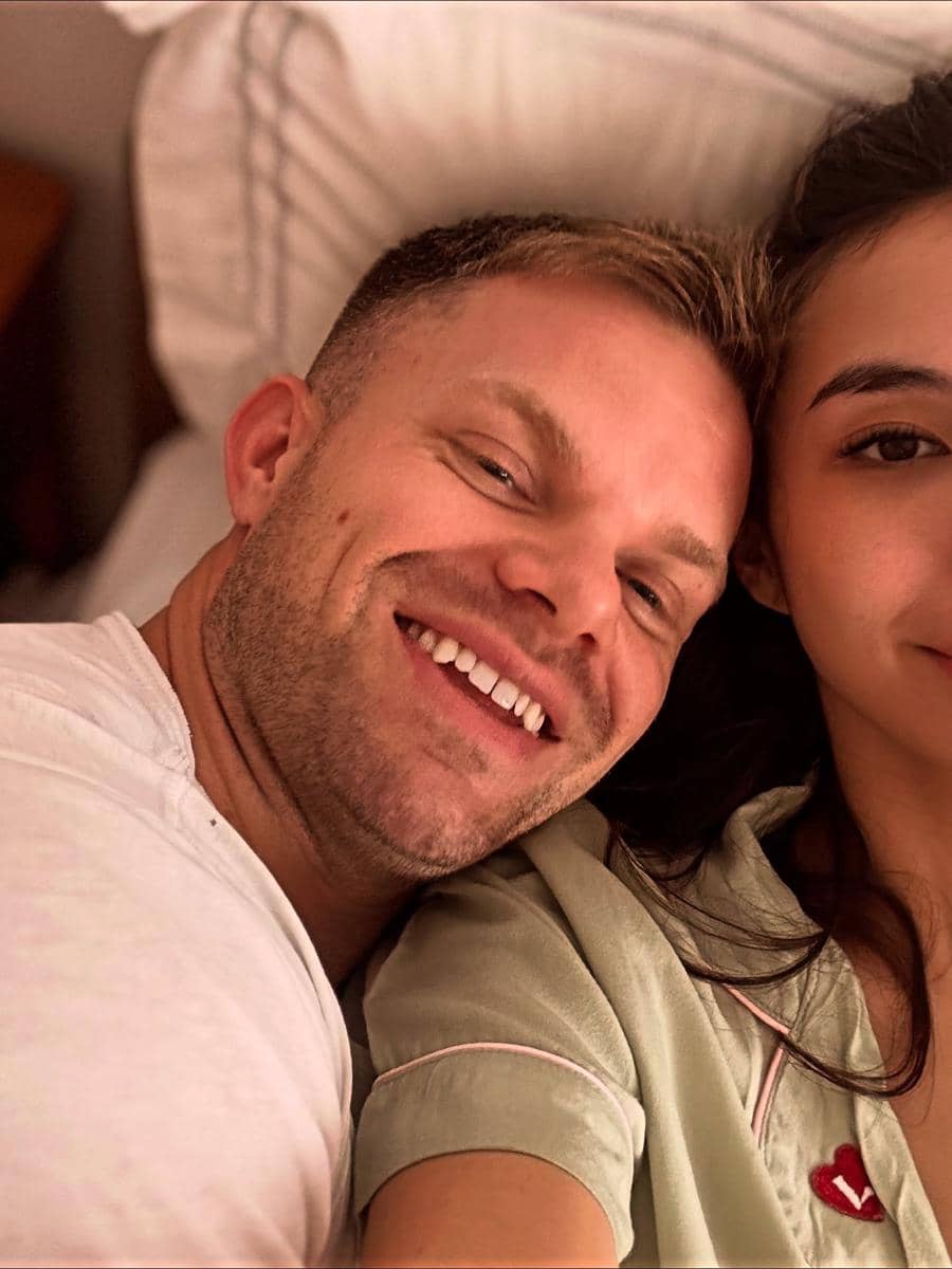 Manohara dan Kristian Hansen 