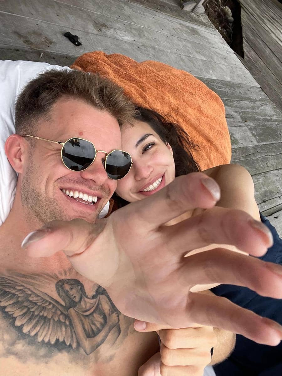 Manohara dan Kristian Hansen 