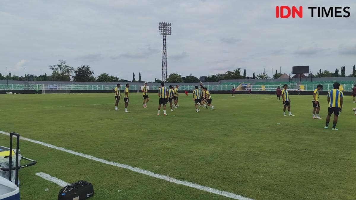 Dewa United saat sedang berlatih jelang laga menghadapi Bhayangkara Presisi Lampung FC.