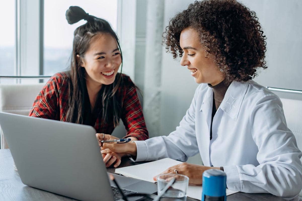 ilustrasi teman kerja