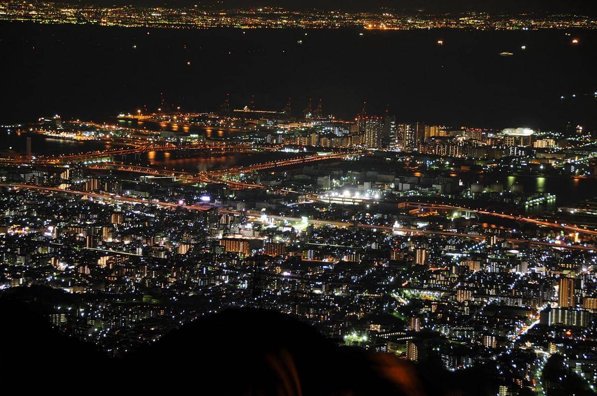 potret pemandangan dari Ghnung Rokko