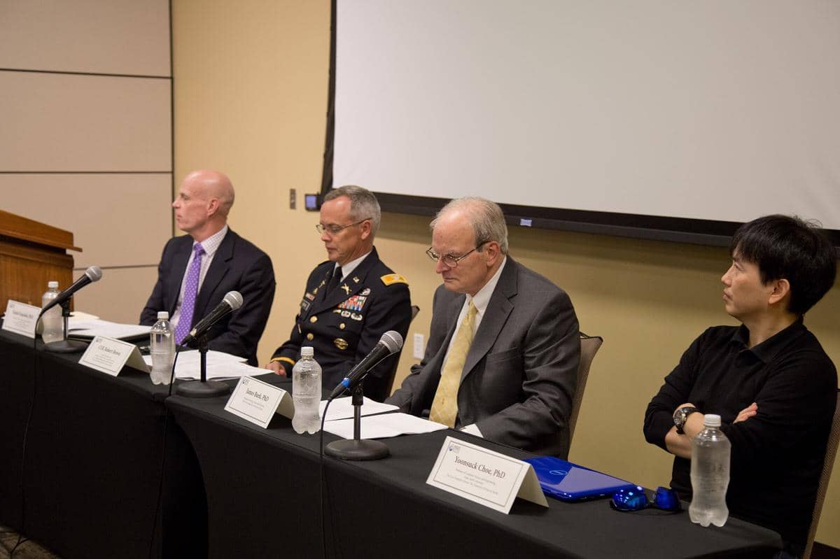 diskusi tentang AI dalam miiter