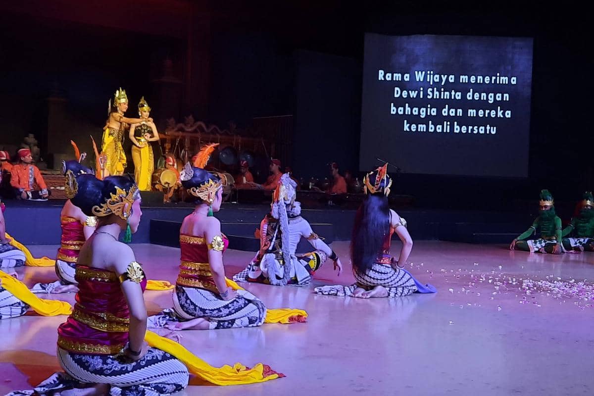 Potret panggung, pencahayaan, dan penampilan Ramayana Ballet Prambanan 