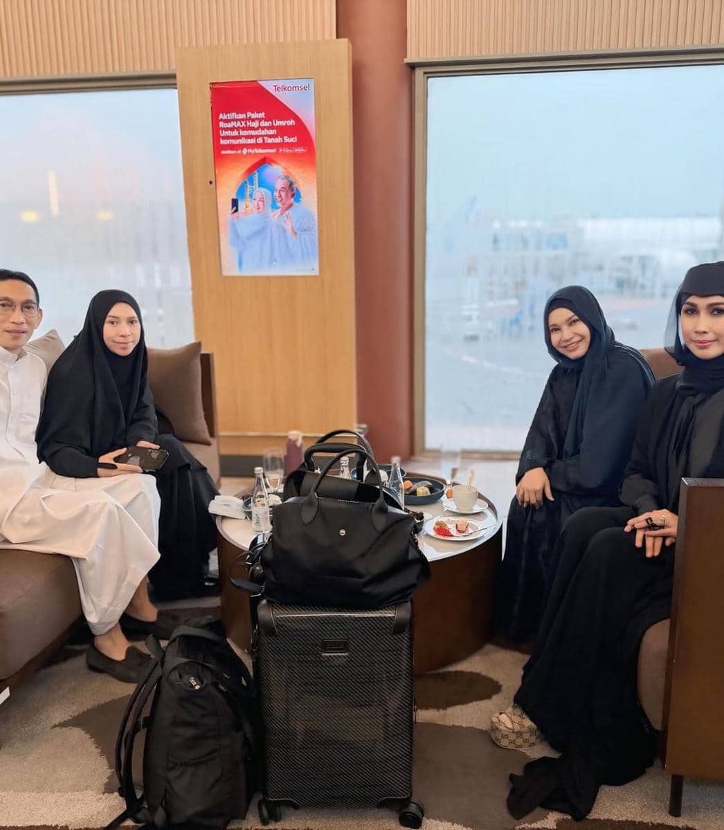 potret artis saat umrah awal 2026