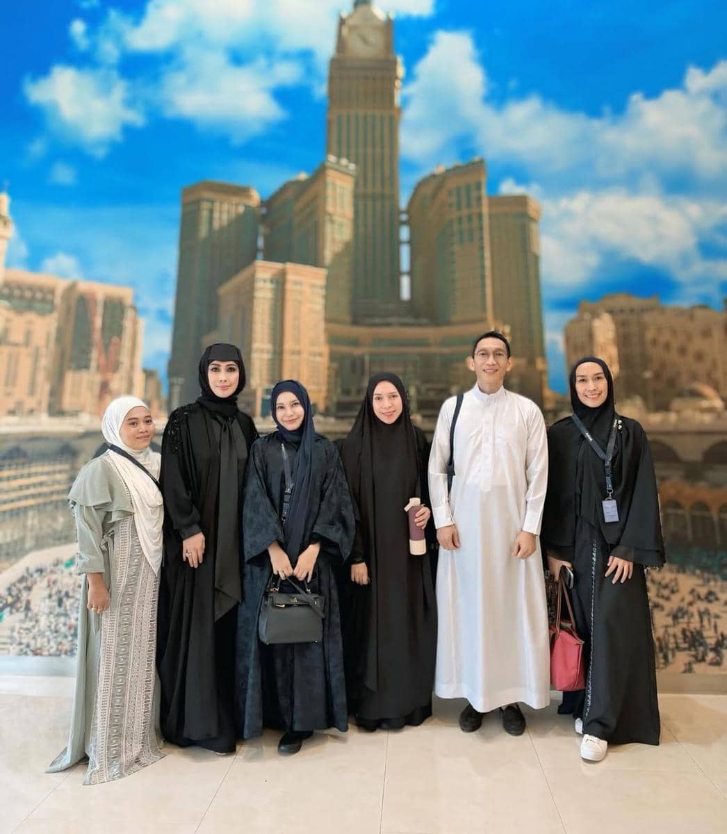 potret artis saat umrah awal 2026