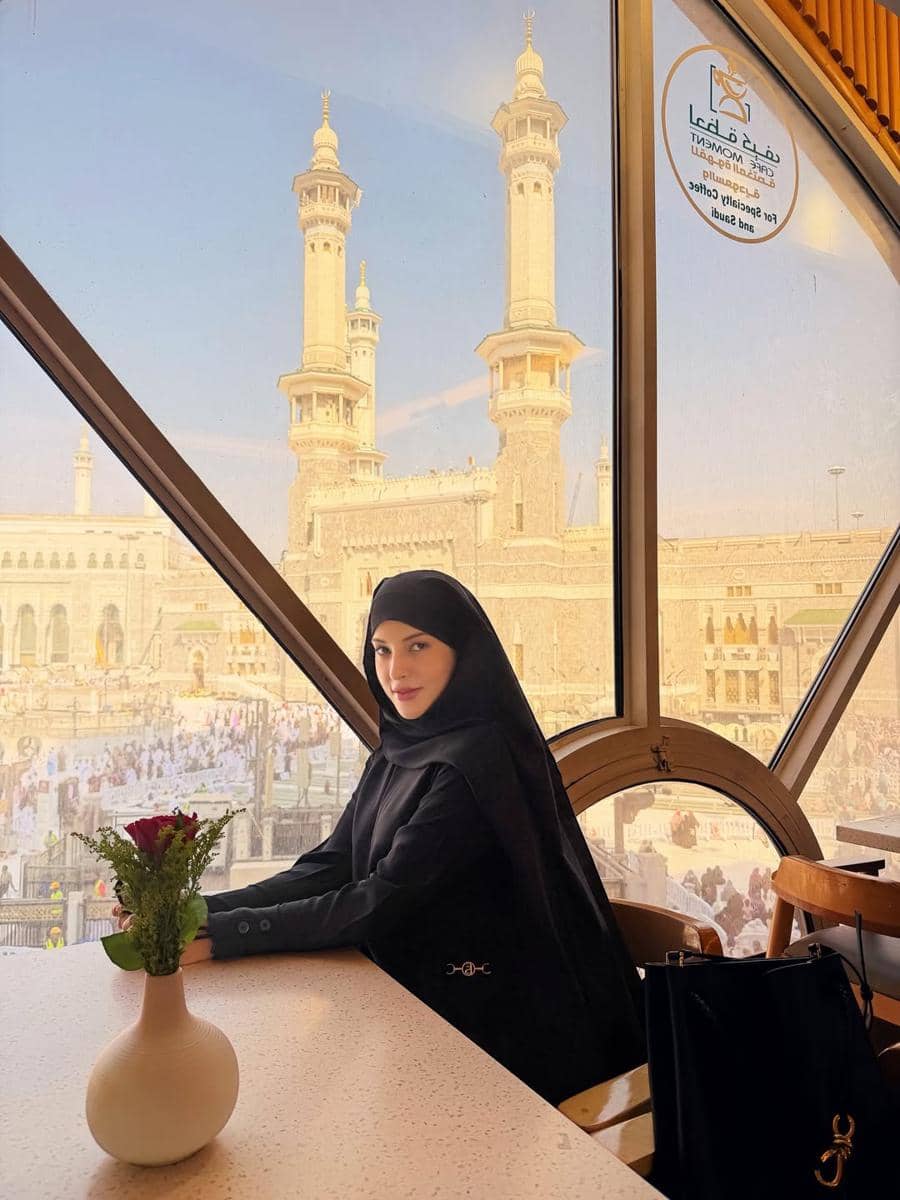 potret artis saat umrah awal 2026