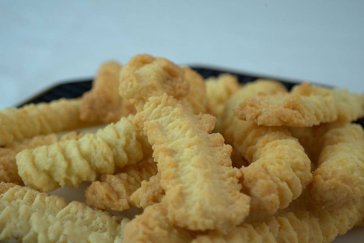 ilustrasi cheese straw cookies 