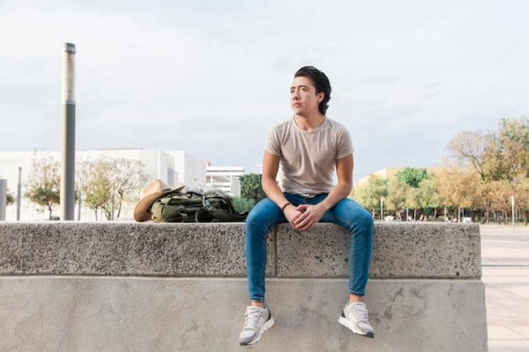 ilustrasi pria duduk