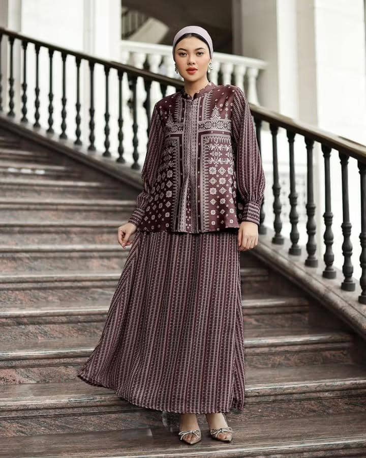 potret ide one set nuansa mahogany ala Marella