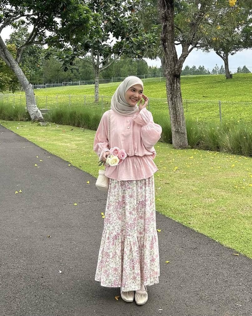 potrer ide gaya busana feminin buat hangout ala Diva Syifa