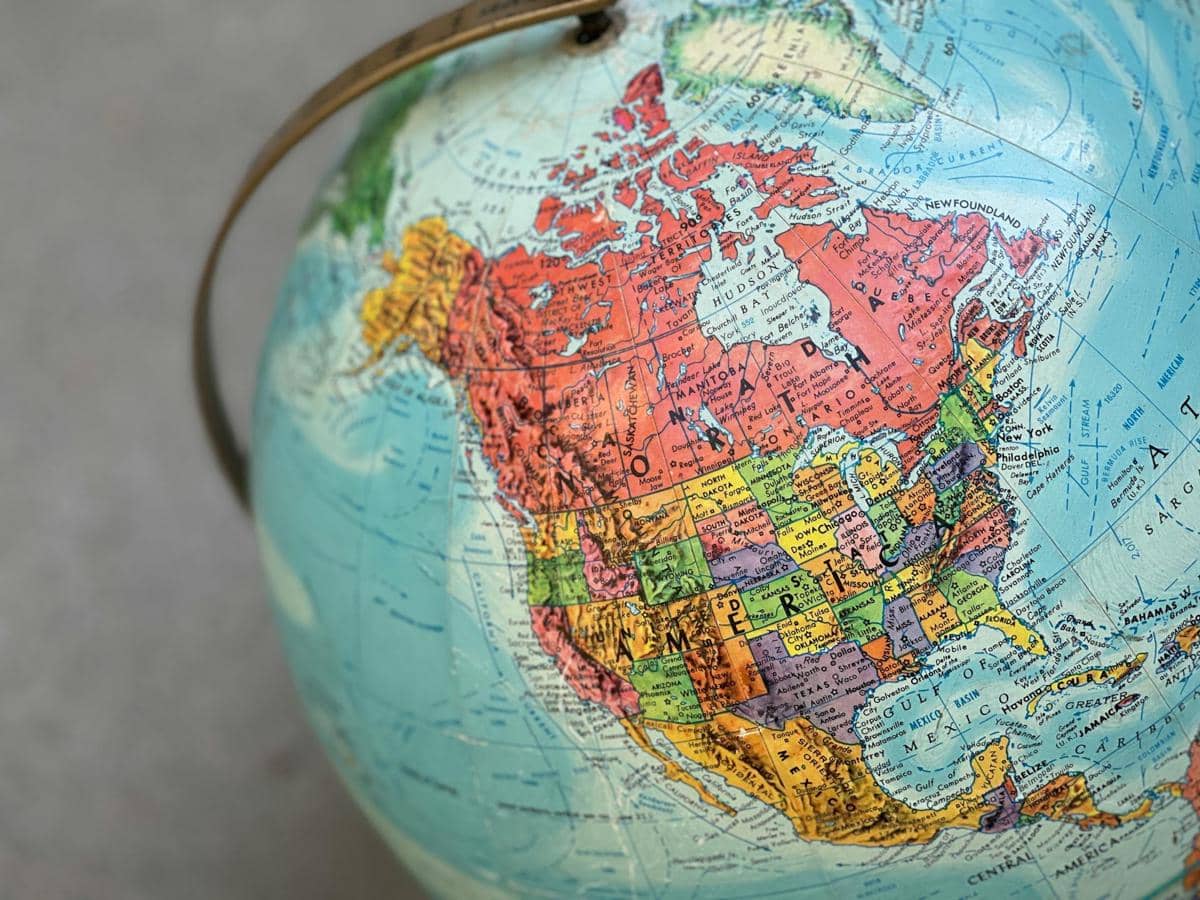 ilustrasi bola dunia