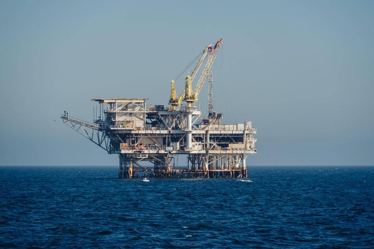 ilustrasi pengeboran minyak