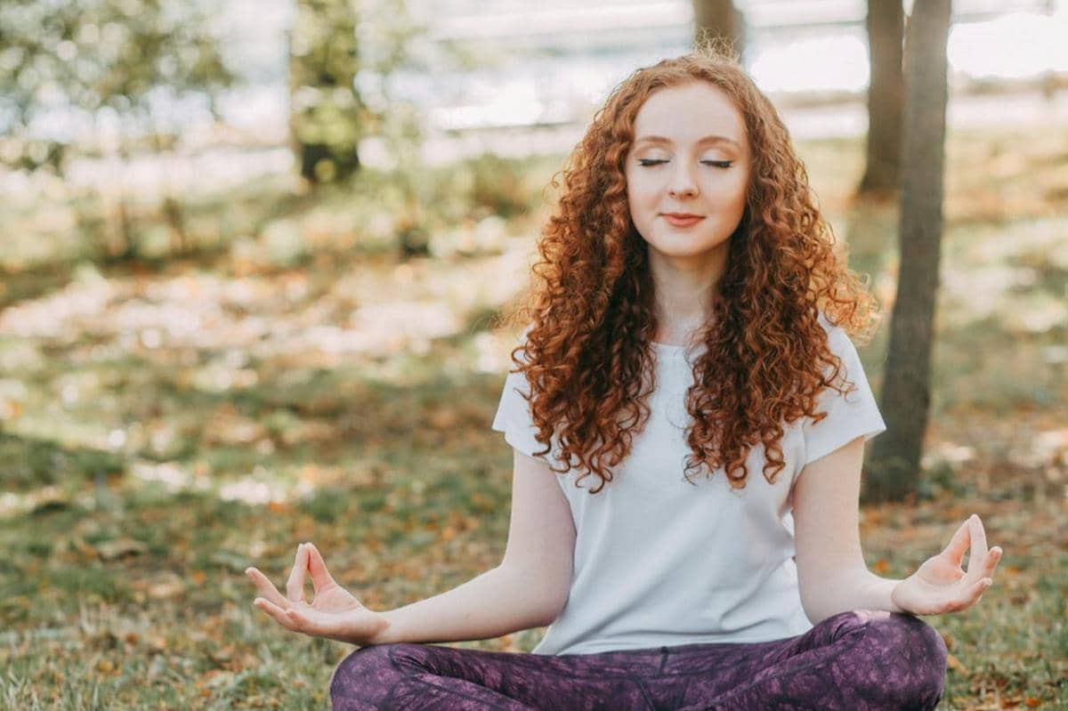 ilustrasi menjaga kesehatan mental melalui meditasi