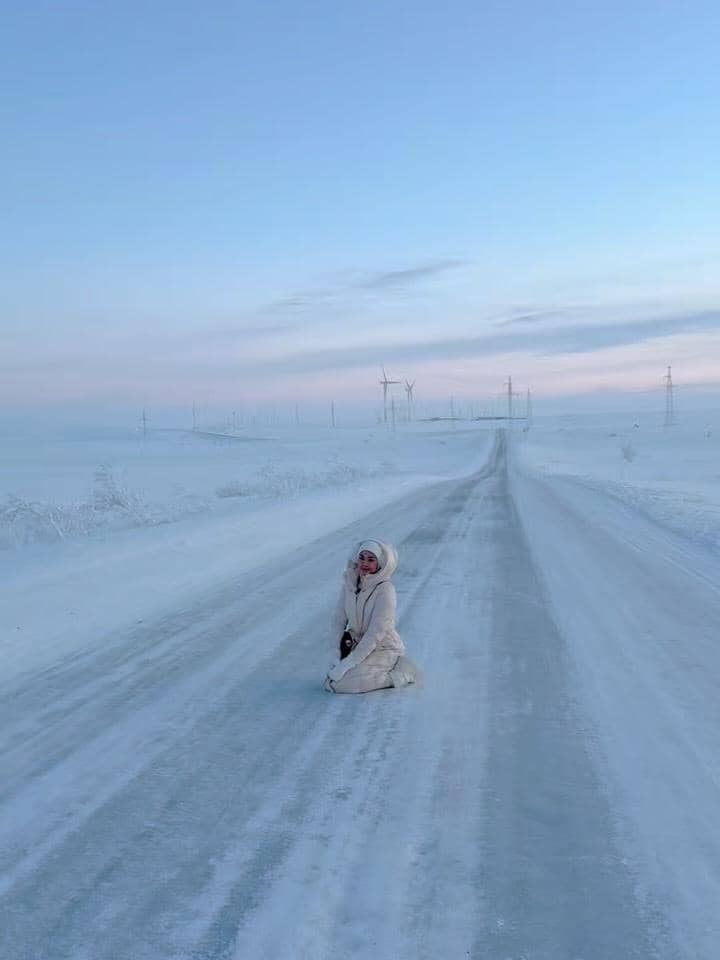 Ria Ricis menikmati suhu -40 derajat celsius di Teriberka.