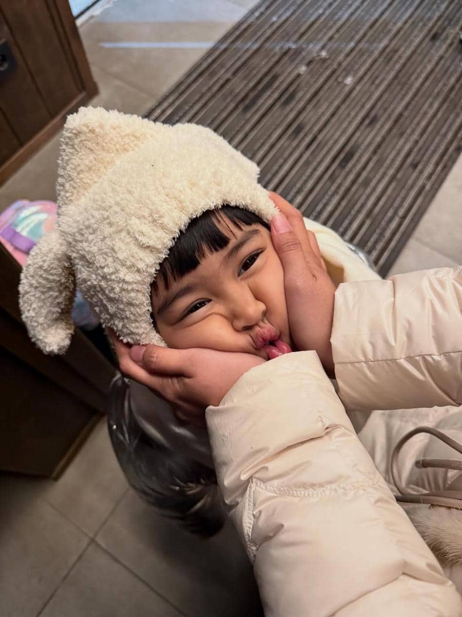 Ria Ricis menikmati suhu -40 derajat celsius di Teriberka.