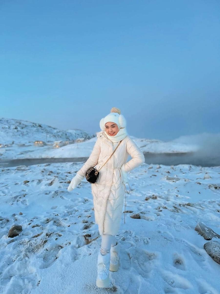 Ria Ricis menikmati suhu -40 derajat celsius di Teriberka.
