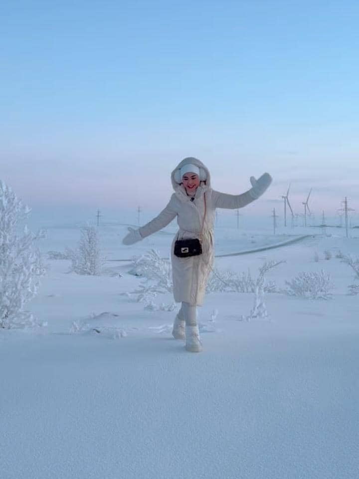 Ria Ricis menikmati suhu -40 derajat celsius di Teriberka.