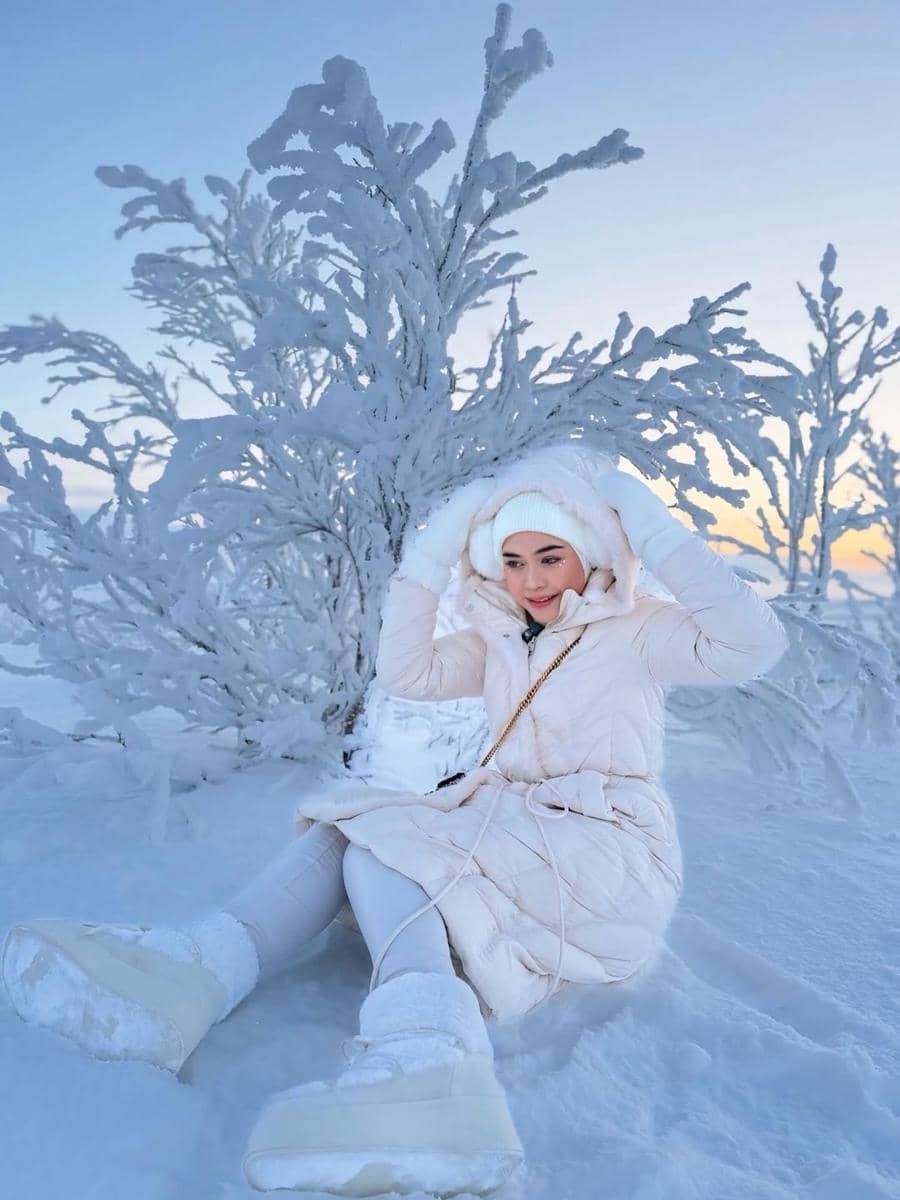 Ria Ricis menikmati suhu -40 derajat celsius di Teriberka.