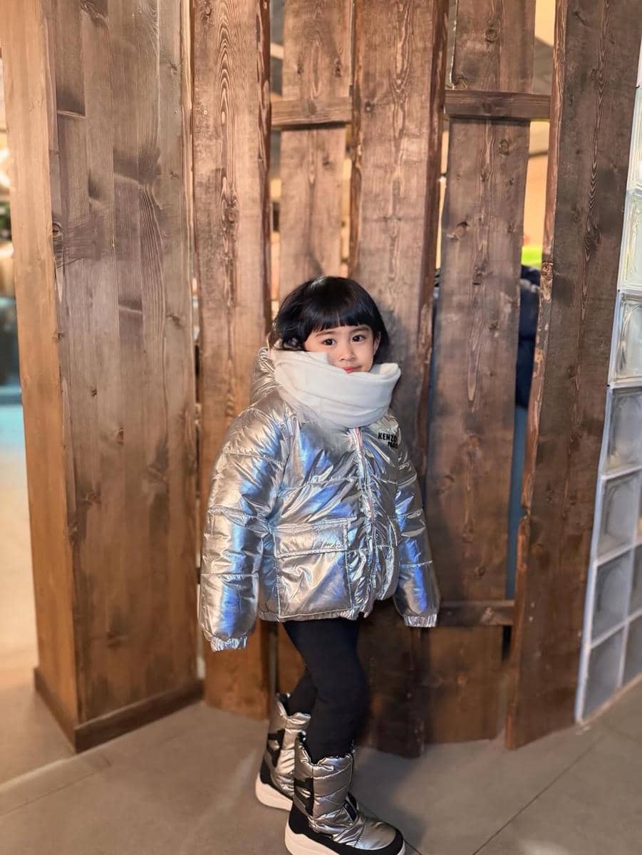 Ria Ricis menikmati suhu -40 derajat celsius di Teriberka.