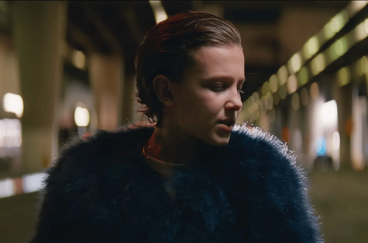 Millie Bobby Brown dalam video klip “Find Me”. 