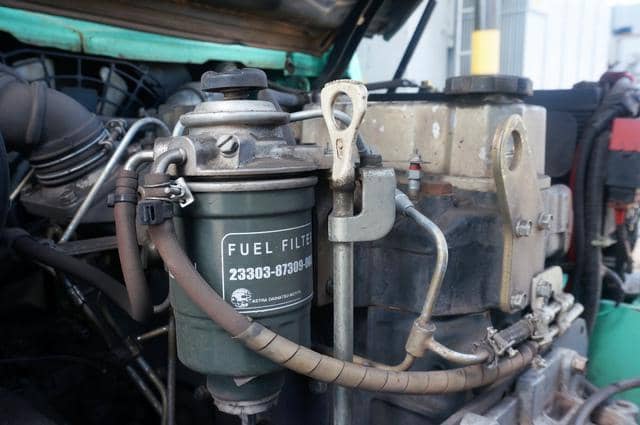 ilustrasi filter bahan bakar mobil