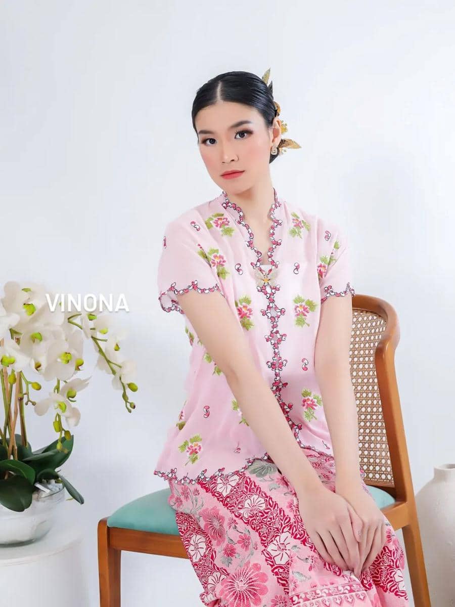 Ilustrasi kebaya encim