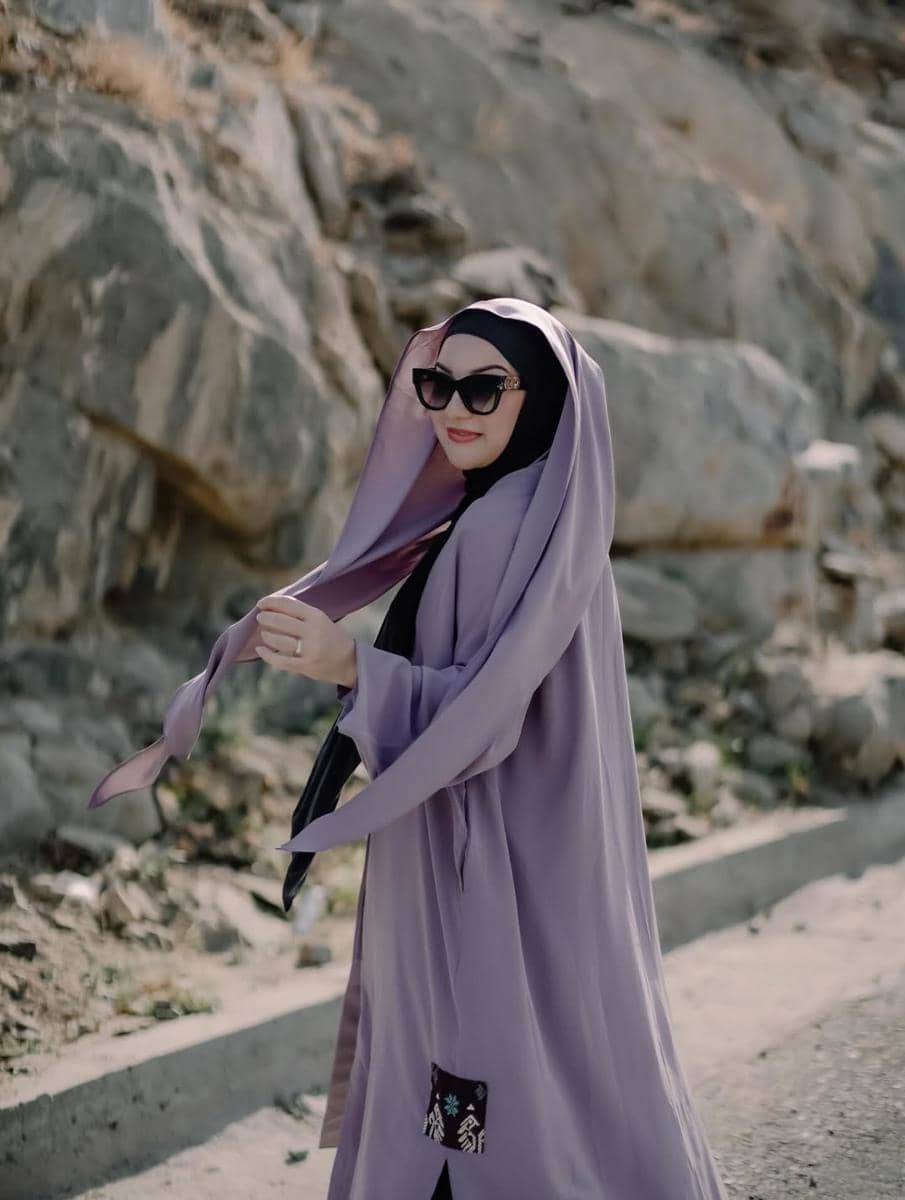 potret artis saat umrah awal 2026