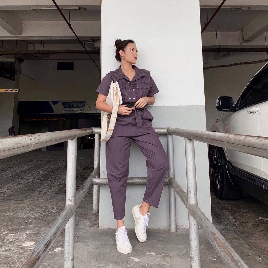 inspirasi outfit one set ala Raisa Andriana