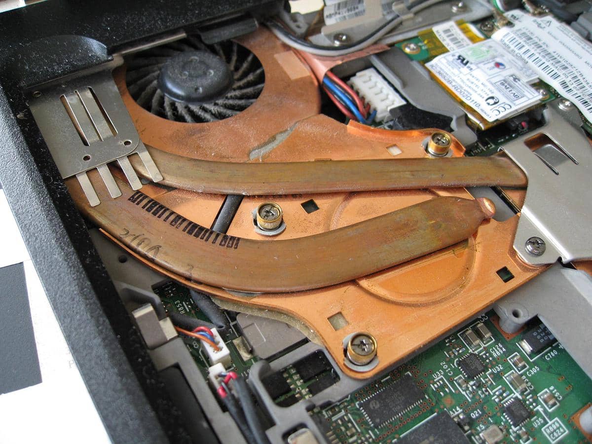 ilustrasi heat sink atau komponen internal laptop