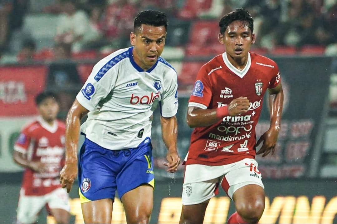 Masih ada waktu, 𝐌𝐚𝐧𝐟𝐚𝐚𝐭𝐤𝐚𝐧! 🦁✊⏱️#AremaFC #Aremania #SalamSatuJiwa  #BRISuperLeague .heic.jpg