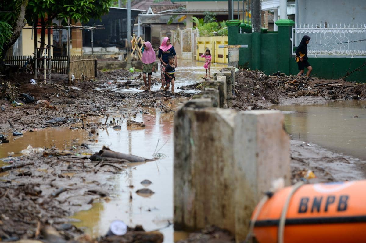 Banjir melanda wilayah Kabupaten Serang (ANTARA FOTO/Muhammad Bagus Khoirunas)