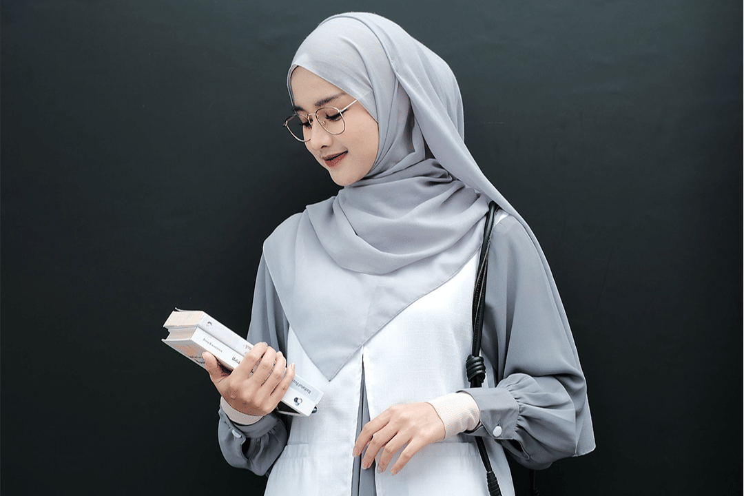 ilustrasi gamis dengan rompi lepas