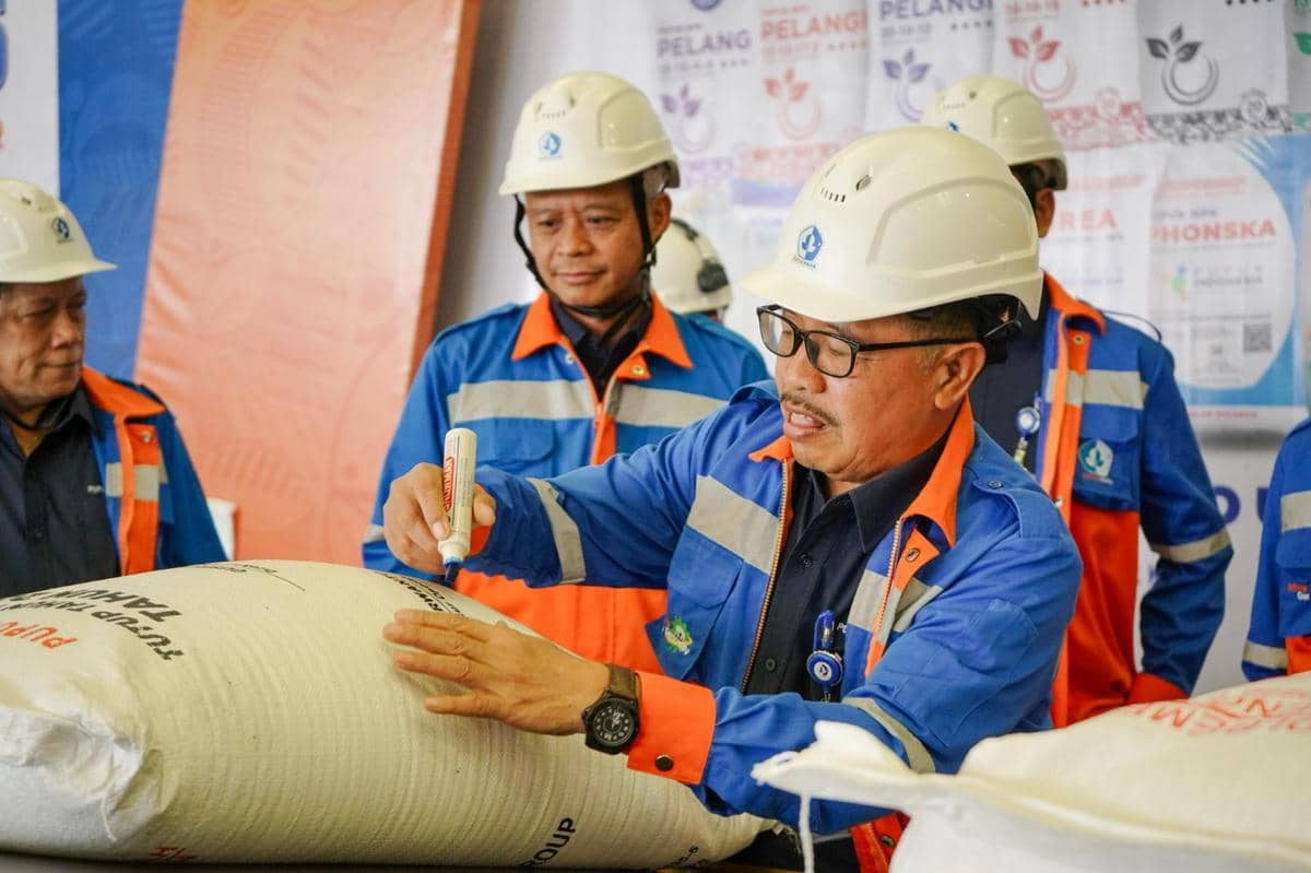 PT Pupuk Kalimantan Timur (Pupuk Kaltim) menutup 2025 dengan realisasi produksi mencapai 6.679.415 ton atau rata-rata 107,3 persen dari target tahunan.